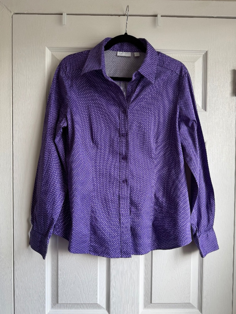 New York & Company Purple Geometric Button Down Shirt Size L